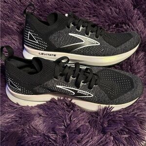 Brooks Levitate Sneakers